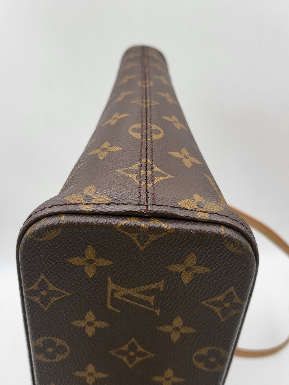 LOUIS VUITTON Monogram GM Luco. Authentic w/COA.. - Picture 6 of 16